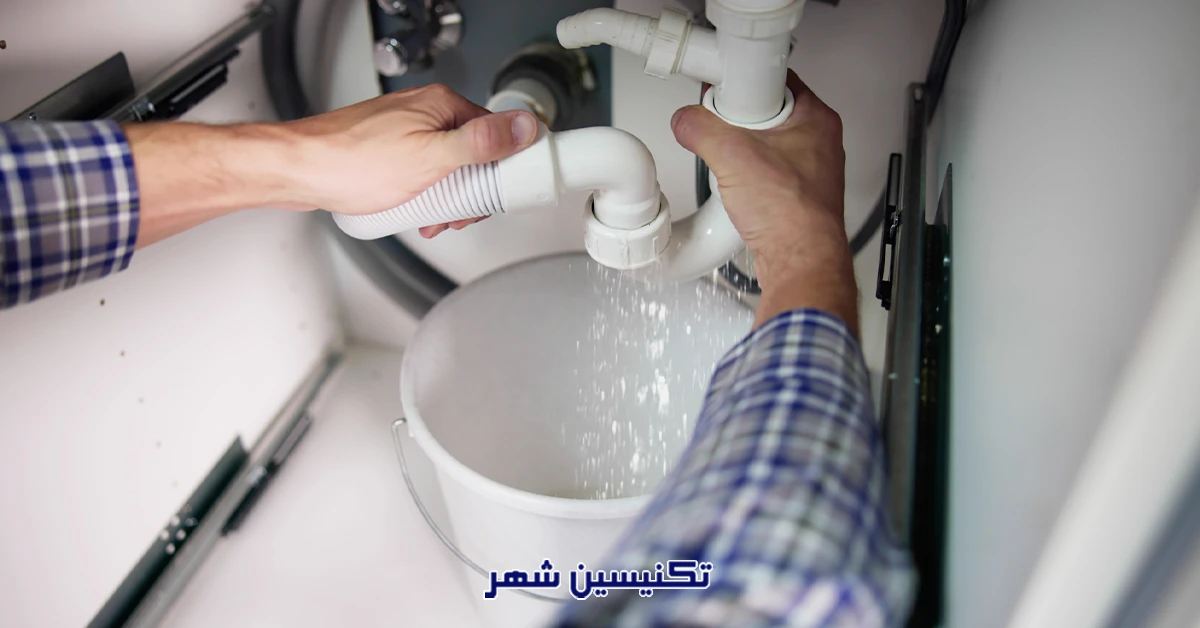 Read more about the article راهنمای کامل رفع نشتی لوله فاضلاب با چسب و نکات تعمیر دائمی